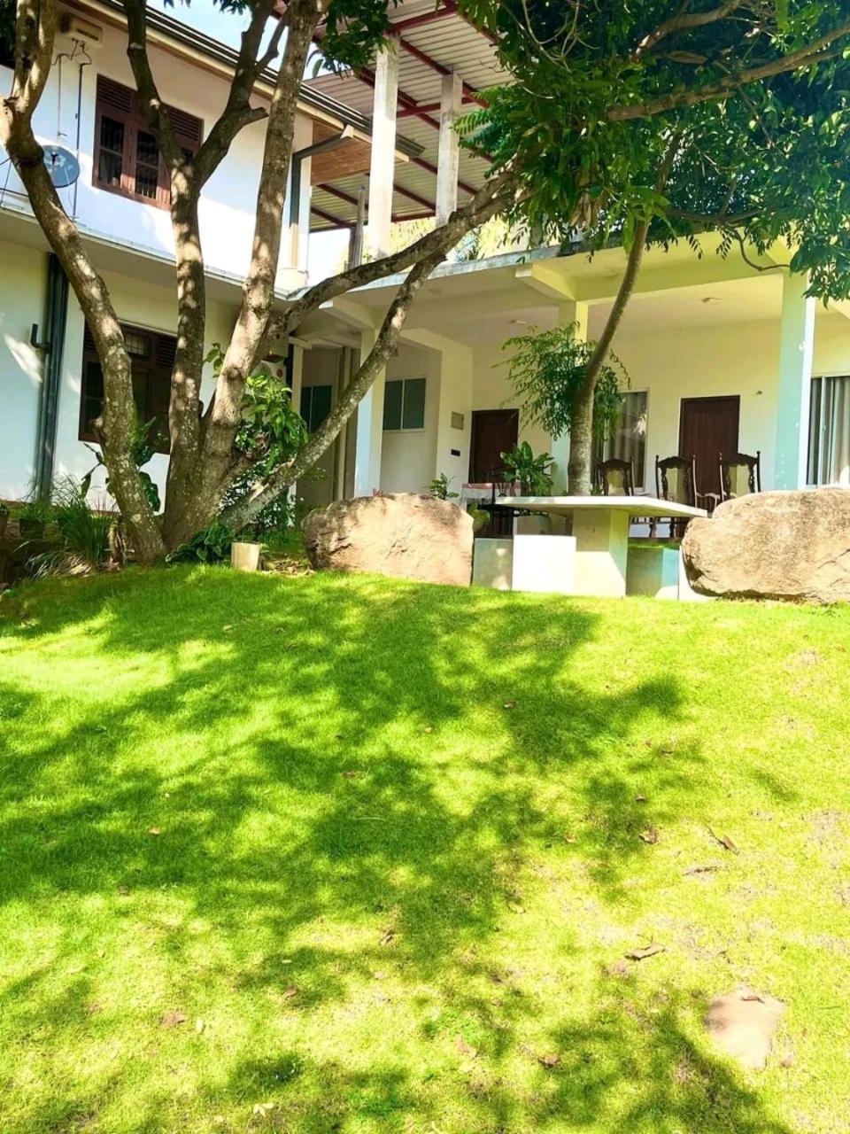Golden Residence Anuradhapura Exterior foto